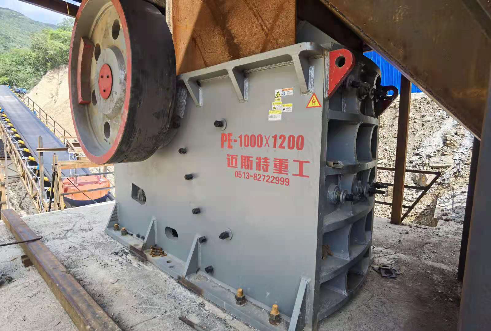 云南石林顎式破碎機應用現場