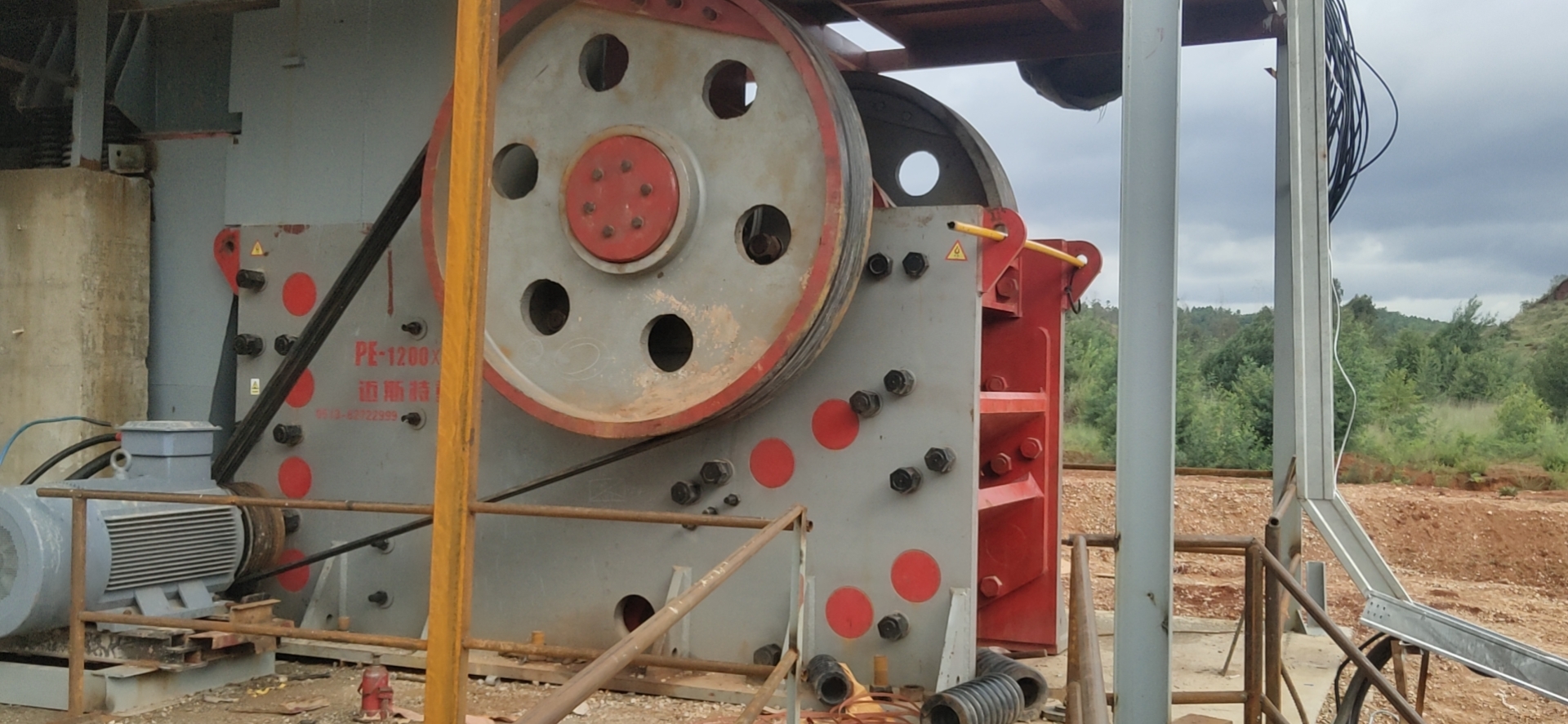 云南安寧顎式破碎機生產現場